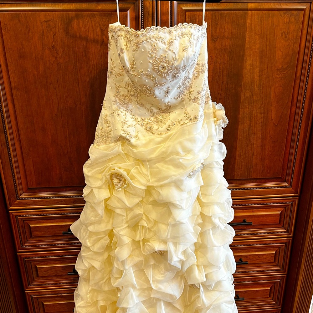 Demetrios Wedding Dress Ilissa Bridal Sz 12 Pearls, Beads, Rhinestones B38” W32”